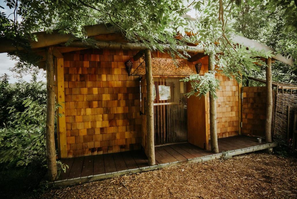 Plush Tents Yurt Village ชิชิสเตอร์ ภายนอก รูปภาพ
