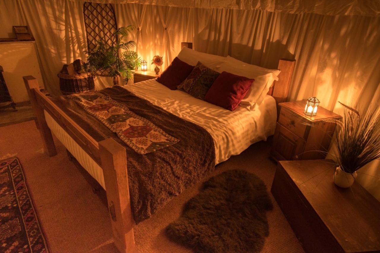 Plush Tents Yurt Village ชิชิสเตอร์ ภายนอก รูปภาพ