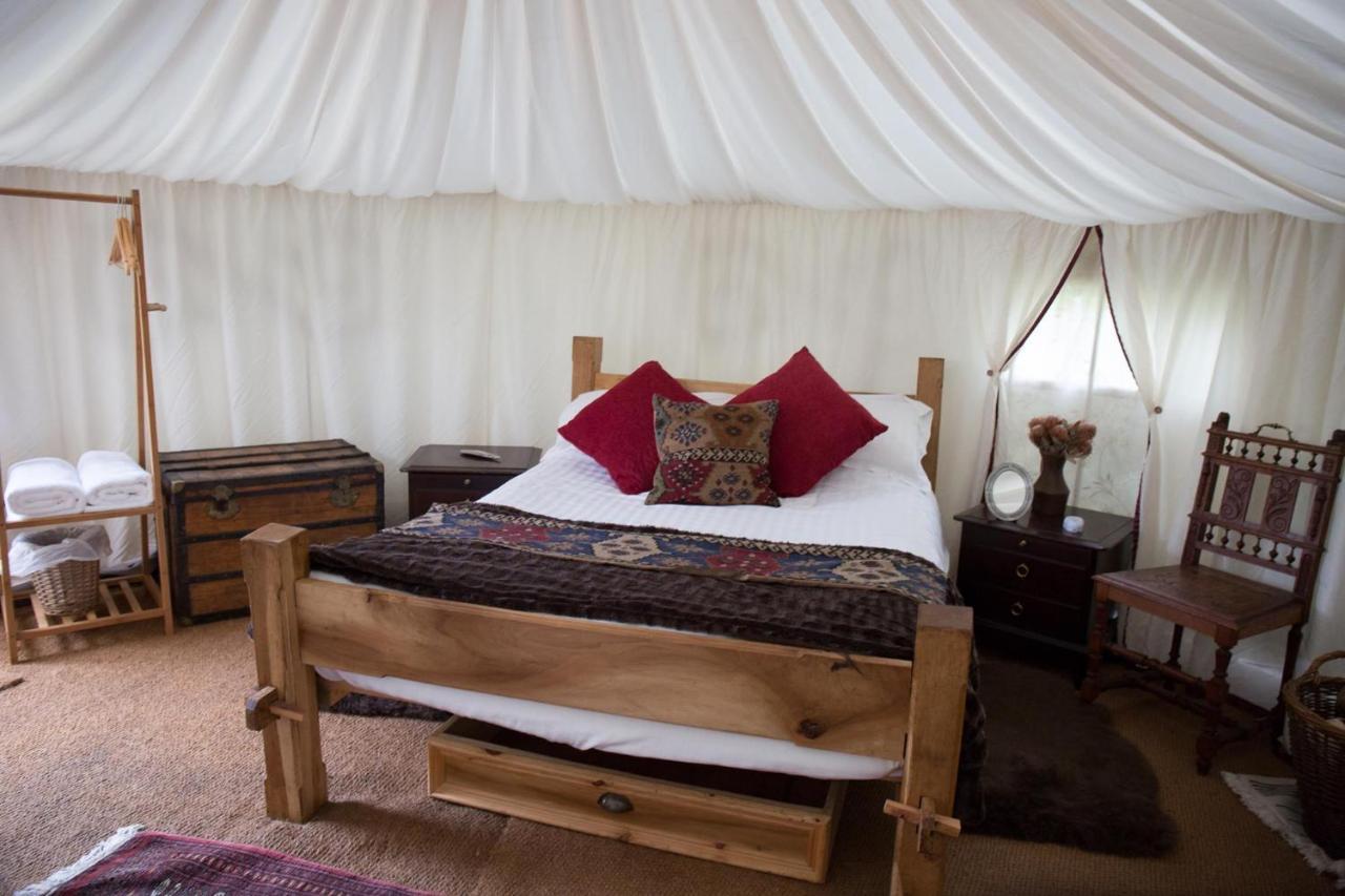 Plush Tents Yurt Village ชิชิสเตอร์ ภายนอก รูปภาพ