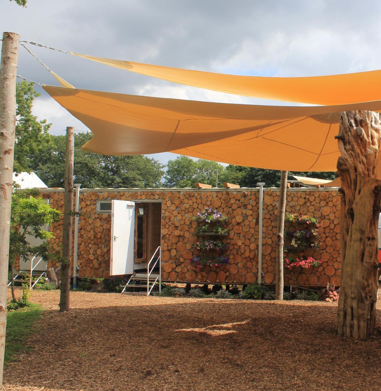 Plush Tents Yurt Village ชิชิสเตอร์ ภายนอก รูปภาพ